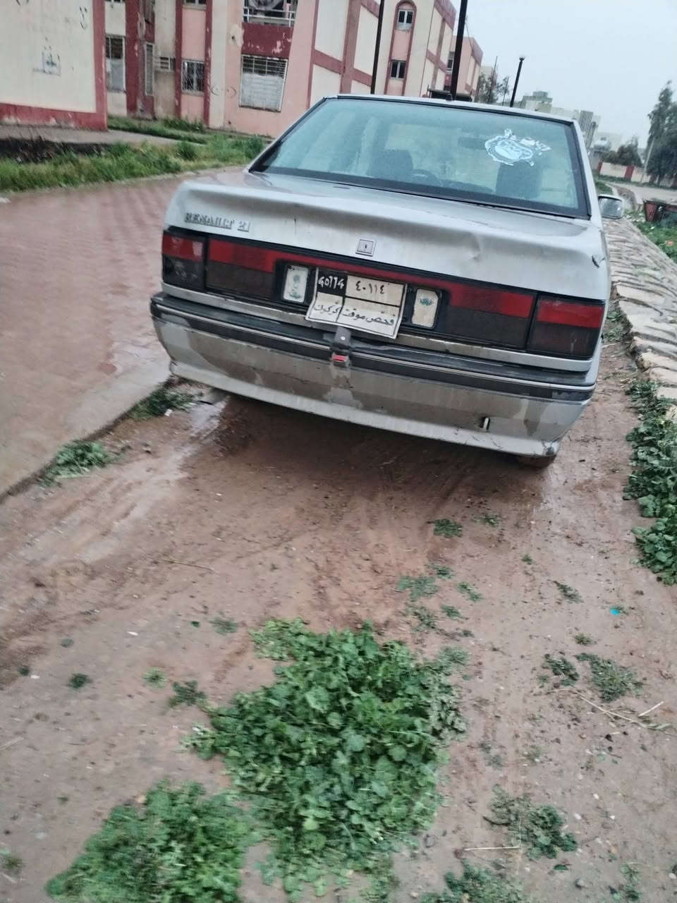 رينو للبيع محرك كير شرط تايرات جدد  رقم كركوك فحص   بيهه سنويه بيضه رعيهه ماندي مكفولاه السعر 900و بيهه مجال ويرهم مراوس ويه ماطور جديد    العنوان كركوك الصياده***********
