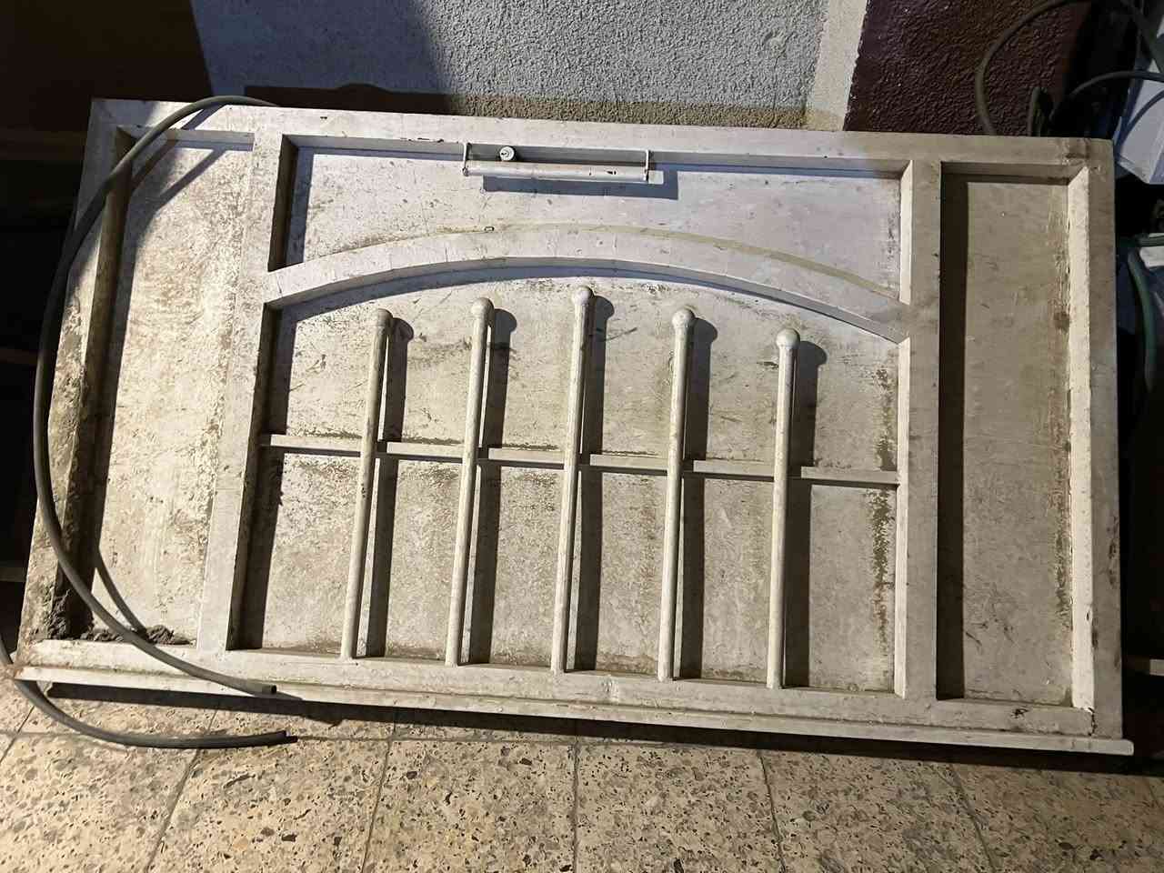 السلام عليكم
باب سلايد تجي قطعتين
في حاله ممتازه
قيم بما يرضي الله
بغداد السيديه
***********
