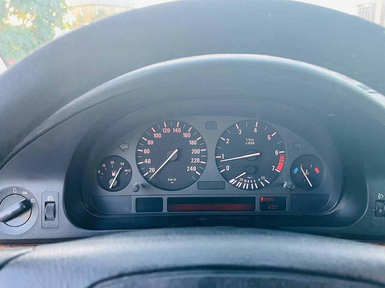 السلام عليكم
سياره للبيع 
BMWصقر 🇩🇪
موديل 1996 اصل
الون سلفري 
كهربائيات كلها بلاد وضع شركة 
كير ومكينة بشرط 
مكينه فانوس المرغوبه 🇩🇪
تبريد بشرط 
جام كهربائي 
سلايت طكتين 
تلفون رئاسي
بصمة تشغيل 
تشغيل عن بعد 
حداديه 90بالميه 
نظافة الغرفة 100‎%‎
السيارة كل نقص مابيها 
وضع الشركة
السيارة احله من الصور 
العنوان النجف الاشرف 
***********
