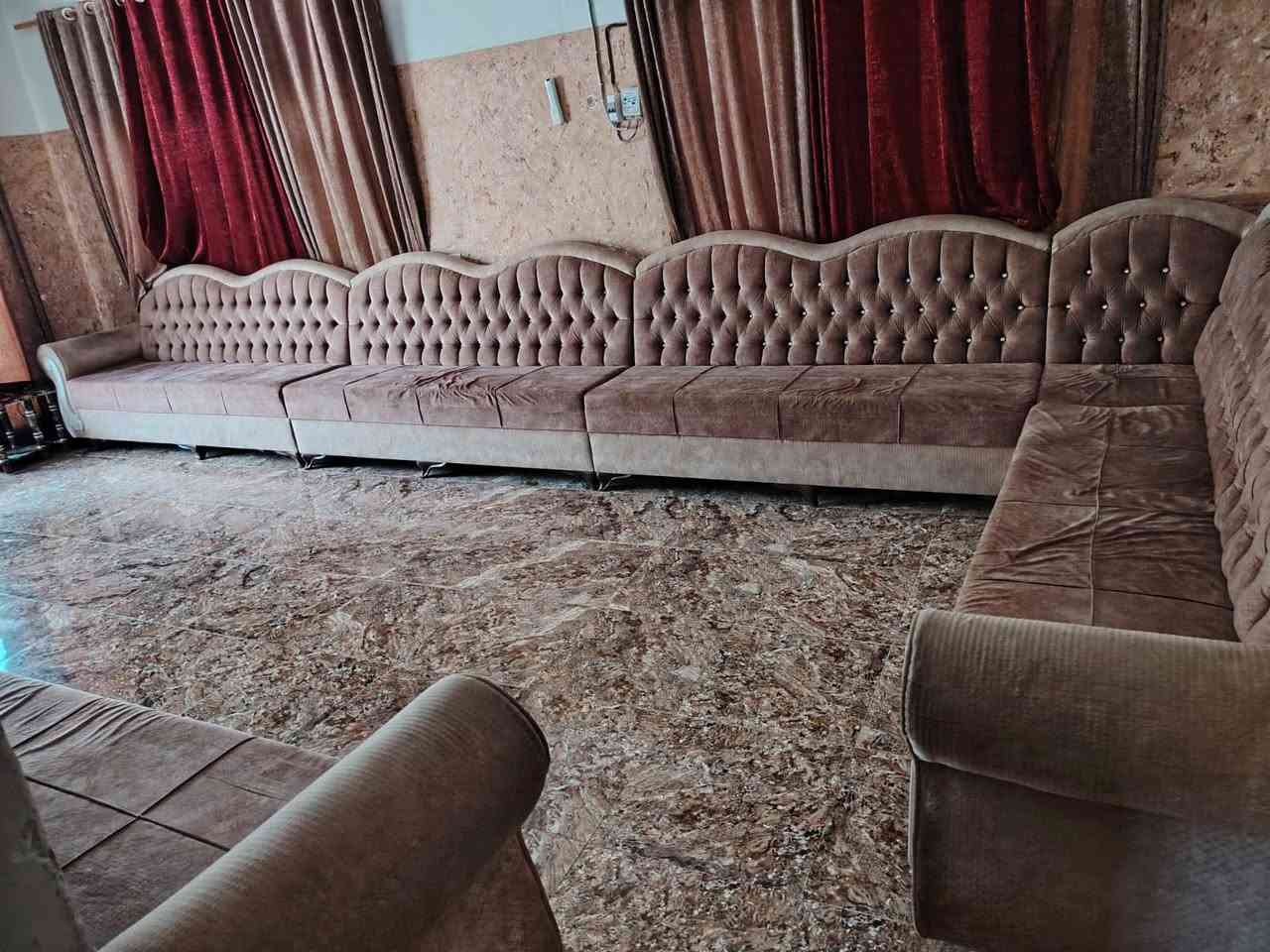 تخم ديوان للبيع 
متكون من 6 قطع مع زاوية واحدة
 التخم نظيف وشغل حطاطة 
للاستفسار ***********

