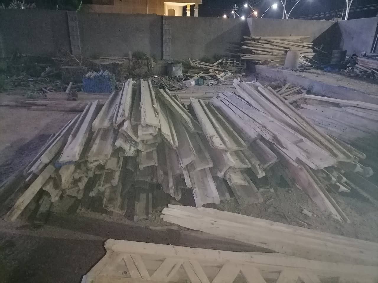دوك للبيع  كمية كبيره ابيع شلع من المترين فما فوق  السعر مناسب  3250الف المتر الطول
***********
نمساوي اصلي
