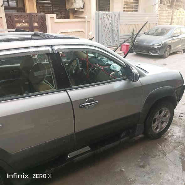 توسان ٢٠٠٩ خليجي ضربتها بباب الجنطه فقط كد شبر وبابين يسرى جراد ومصبوغ والباقي مابيه شي
 رقم دولي
تم تخفيض السعر متوازي عالبيع
السعر المطلوب ١٠٥
للاستفسار الاتصال ***********
يوجد واتساب عنوان بغداد اعظميه سبع الكار بغداد
