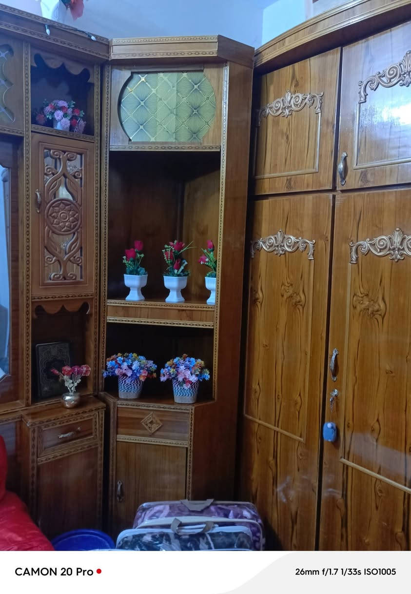 سلام عليكم غرفت نوم للبيع سعر مليون ونص وبيه مجال هاتف ***********
