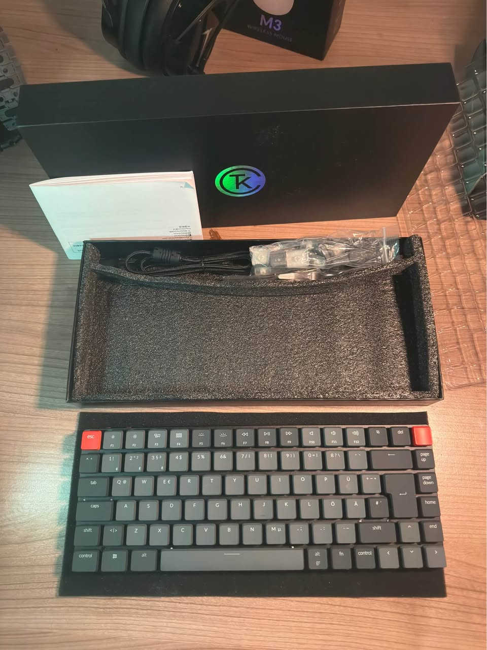 کیبۆردێک لە براندی Keychron زۆر تایبەتە دەنگێکی خۆشی و ناوازەی هەیە وە براون سویجە بلوتوزیە و وایەرە گەر کیبۆردێکی میکانیکیت %75 ئەوێ وەرە ئەمە بکرە  بۆ نرخ نامە بنێرە أربيل, العراق


**إذا كنت صاحب هذا الإعلان وتريد حذفه لأي سبب، رجاءا أرسل رسالة إلى الدعم الفني**