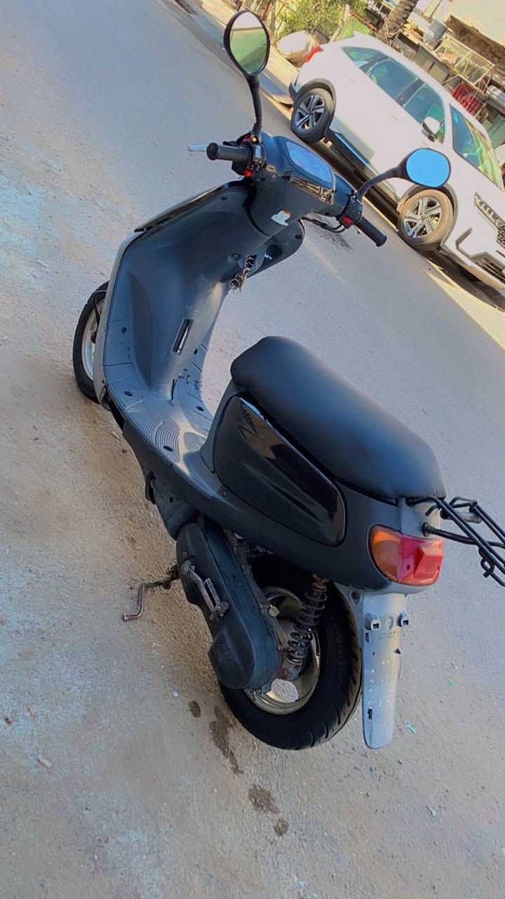 السلام عليكم :

قردة ياماها سرعة 60 ياباني

(( الدراجة وكالة وكفالة عامة ))
ماشية 42 الف حتة تايرات بلاد ممبدل

تجيب وياك فيتر وتجي تفحص اذا 
بيها نقص تشغل وتطلع بلاش

بشهر السادس حاوية نزلتها اوراق
كاملة اصولية توازيت واريد ابيع

السعر 450 الف (( قفل ))
مكاني شارع فلسطين
هذا رقمي *********** بغداد, العراق
