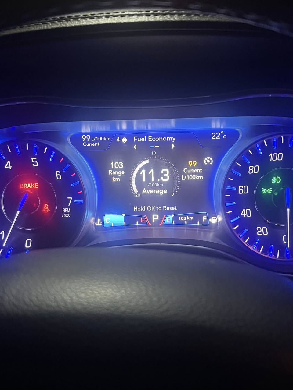 السلام عليكم
كرايسلر موديل 2018 محرك ٨ سلندر هيمي ٥.٧ لتر  رقم بغداد 
السيارة فئة C بلاتينيوم اعلى فئة بالكرايسلر بجم عريض 
حادثها بأمريكا دعامية فقط مثل ما موضح بالصور والايرباگات كلها سليمة 
ماشية 75 الف 
السيارة فول مواصفات :
داخل عسلي 
بانورما طگتين 
رادار امامي 
حساسات امامية وخلفية وجانبية 
كاميرا دوارة  بلادية
ويل عنكبوت اصل حجم 20  
تايرات تو سايز
شاشة كار بلي
ستيرن تدفئة 
كشنات جلد امامي تدفئة وتبريد 
كشنات خلفي تدفئة 
أكواب تدفئة وتبريد 
ستيرن كهرباء
كشن خزن ميموري
وبعد هواي مواصفات 
السيارة عليها  كزوز بورل شغل علي الوادي  تتحكم باليريمونت مكان السيارة كربلاء - الهندية 
الاستفسار التواصل ع الرقم 
***********
