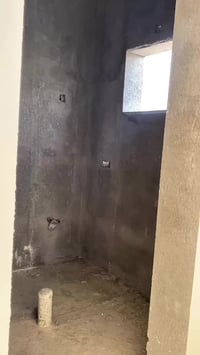 ✨ حمامك مو بس مكان… هو راحة يومك! شوف الفرق قبل وبعد تركيب السيراميك ب...