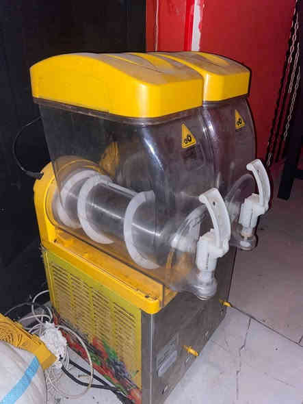 مكينة ازبري للبيع جديده استخدام قليل  .. بغداد الاعظمية .. تواصل ***********
