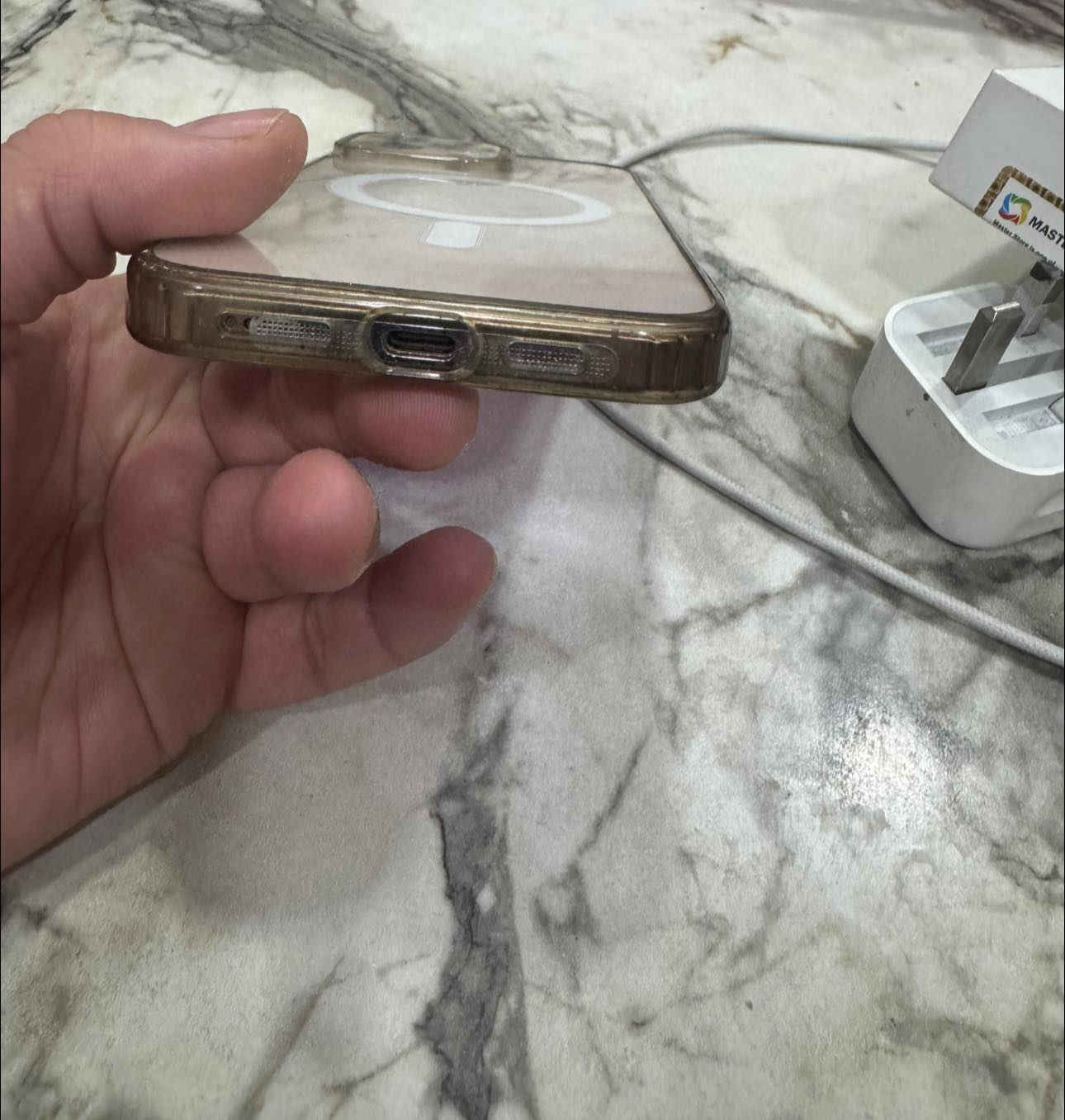 السلام عليكم للبيع آيفون 16بروماكس نظيف جدا اخو الجديد قفله مليون ونص مكاني بغداد للتواصل ***********
