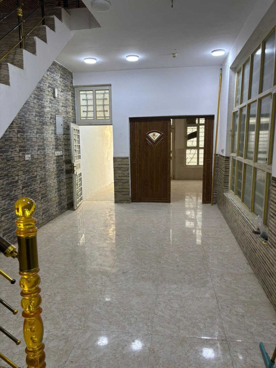 📢📢📢📢📢📢📢

#بيت للايجار نظيف كفاءات شارع الجدول 

  👇👇👇👇👇👇👇👇👇👇👇تفاصيل البيت 

طرمة صغيرة  وصالة وهول ومطبخ وصحيات وتروكة اثنين 

فوك غرفتين وصحيات 

طابق ثالث بيتونة كبيرة وسطحين 

***********للاستفستار
