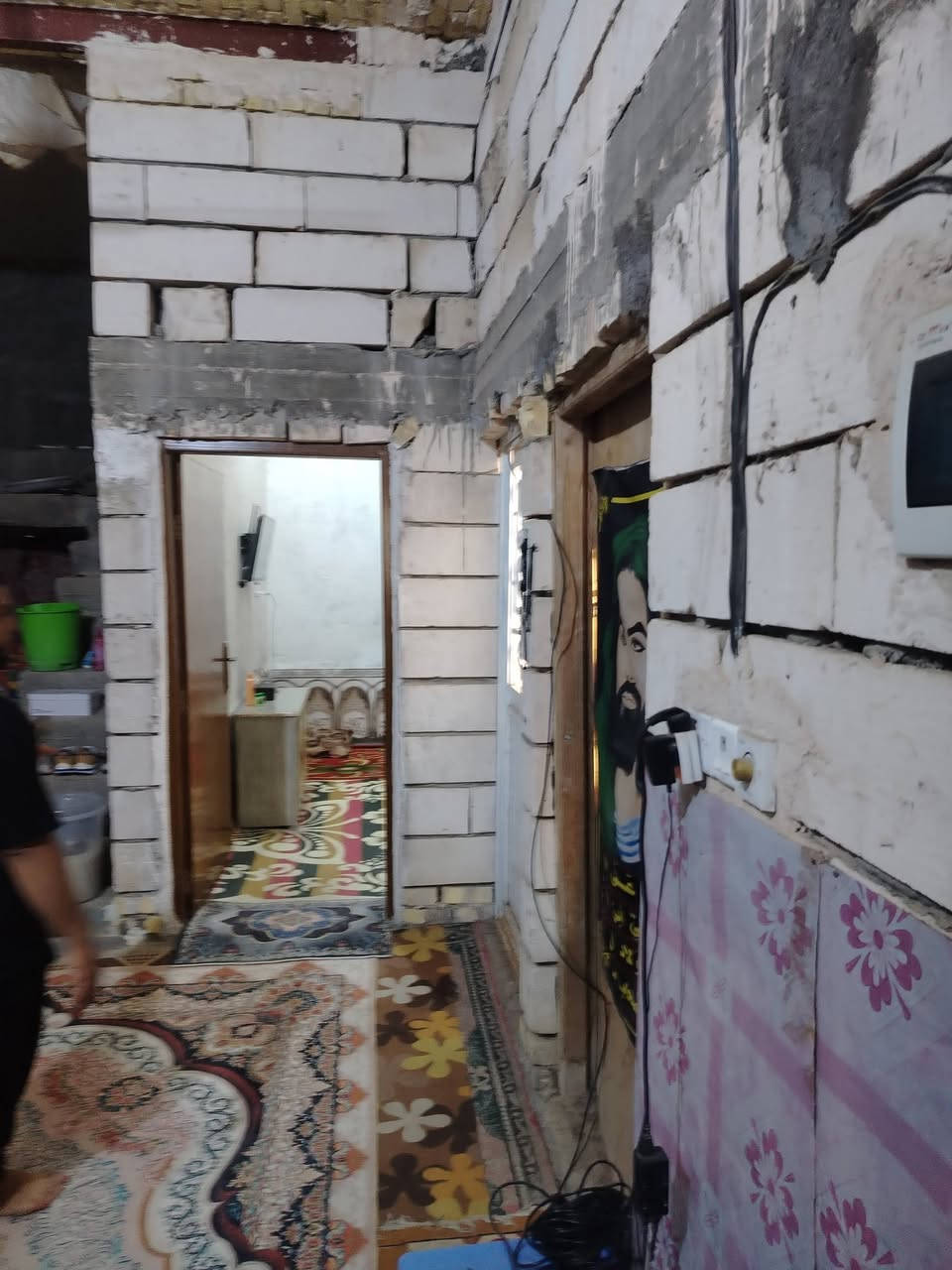 دار للبيع زراعي حي العسكري مقابيل الطابو شارع الإمام علي ثرمستون اعكاده بيه نواقص البيت لبخ وارضيه كامله استقبال او غرفه   مساحه 120 السعر 40 بيه مجال بسيط يحتوي علئ غرفتين صاله استقبال مطبخ صحيات داخلي خارجي ساحه إستفسار *********** اكرم الاسدي للعقار

