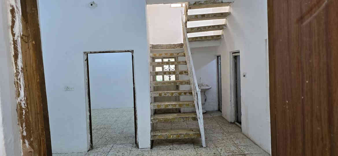 السلام عليكم دار للبيع كربلاء
دار للبيع المساحه 100م البيت مصبوغ جديد ونضيف
بي غرفه جوه وغرف فوك البيت طابق ونص
صاله ومطبخ واستقبال وصحيات داخليه وخارجيه 
السنك والكاونتر  والملحق ويا البيت ينباع
البيت للزوار يعني اكثريته البيوت فقط للزوار المنطقة هادئه البيت قريب على شارع الزوار 
العنوان كربلاء قنطرة السلام مقابيل مجمع الوارث للعتبه 
التفاصيل اكثر الاتصال على الرقم ***********
السعر 95 وبي مجال
