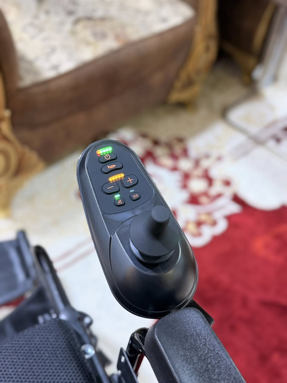 السلام عليكم كرسي كهربائي للبيع جديد غير مستعمل بعده ب كارتون دبلات امامي خلفي السعر ٦٥٠ وبي مجال العنوان بغداد الاعضميه ***********
