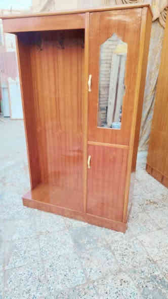 غرفة اخشاب صاج داخل وخارج شغل الحلة ظهر جرجوبة 6 بيبان نقص ميز مرايا ب 550 ألف *********** العمارة حي العسكري قرب مدرسة المربد
