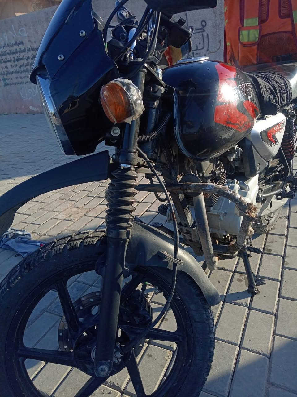 السلام عليكم مستعجل على بيعته دراجه بوكسر للبيع مودل22
متروكه الدراجه نضيفه بيه نواقص بسيطه بالمحرك 
تحويل ثاني يوم كلشي موضح بالصورة 
السعر 1600 وبيه مجال بسيط مكاني حي اور
رقم *********** واتساب
