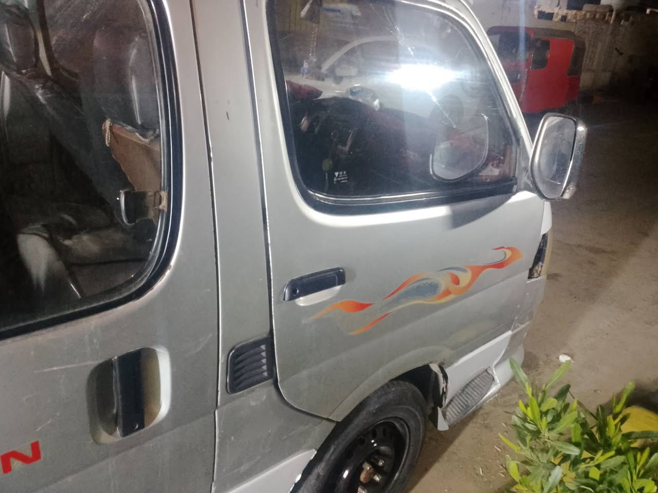 سلام عليكم فتون 2011 سياره دشبول مكسر يعني يرادلها دشبول مو تجيني وتكلي ماكلتلي عل دشبول مصبوغه حزام السياره مكينه وكير وكاردن واكسل كلهن جدد زوج تايرات وزوج نص عمر مكاني بغداد حي اور السعر 55 ***********
