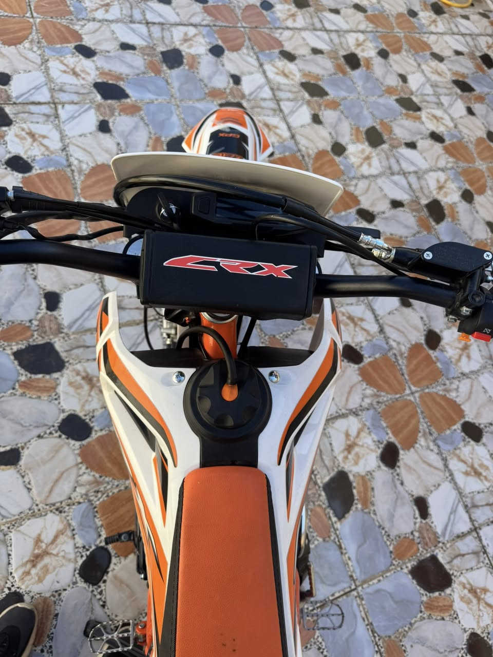 السلام عليكم اخوان للبيع أو مراوس بوكسر 
 دراجه قفاز SRX//
حجم 42 الأصلي مو تقليد
2025 قبل كم يوم نزلته من الشركه دراجه صفر ماماشيه 
تجي وتشوف بعينك اوراق كامله مكان ديالى  ***********
