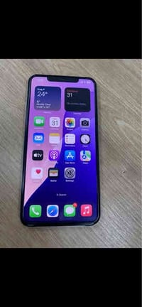 عندي ايفون 11 برو ماكس جهاز نظيف جدا ومامداخل اي تصليح ذاكره ٦٤ بطارية...