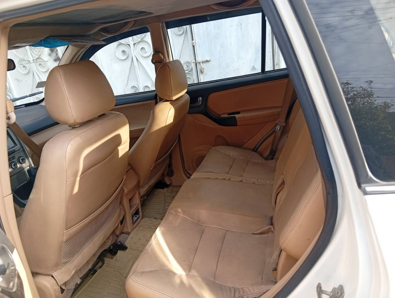 سلام عليكم تيكو الفين 13
صبغ بنيد  جاملغ خلفي شبر على البارد 
سياره جاهزه نقصهه فقط درايم شفت وجامه اماميه فقط 
سعر 55 
عنوان بغداد 
رقم ***********
