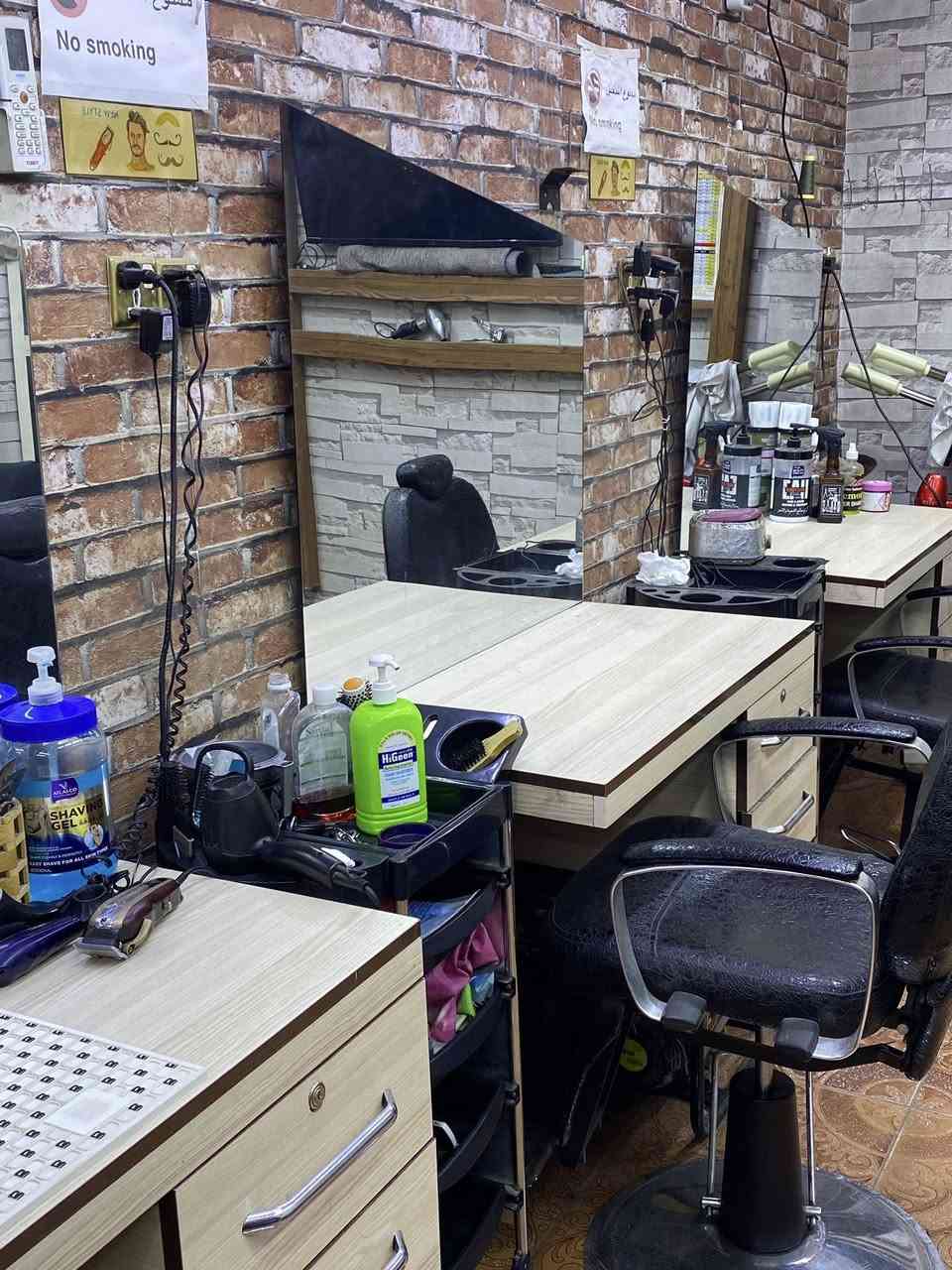 ميز حلاقه عدد ٣ للبيع للتواصل ***********
