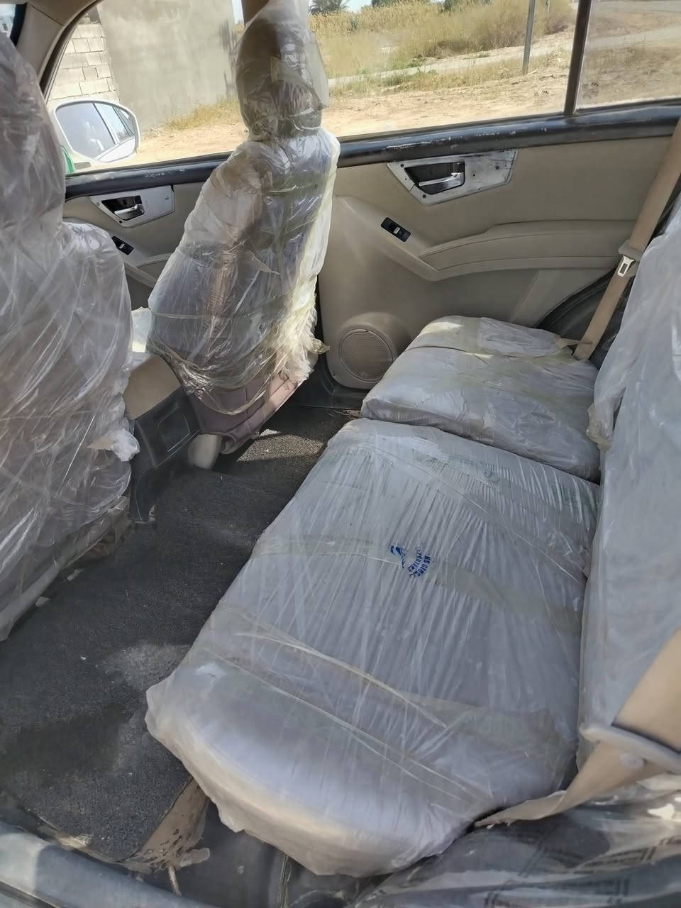 السلام عليكم تحيه طيبه،، للبيع ليفان X60 مؤديل ٢٠١٣ رقم واسط دولي سنويه مججدده لل ٣٠ كير عادي كير ومحرك وصدر وكهرباءيات وتخم تاير كله نضيف سياره بلاديه ومكفوله من الحادث والضربه والصبغ سياره نظيفه جدا السعر ٤٥ وبيهه مجال العنوان واسط الزبيديه ***********
