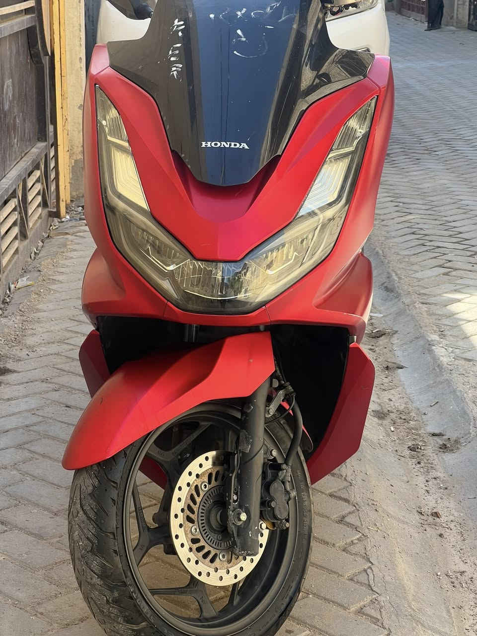 السلام عليكم PCX جيل رابع ماشية 45الف دراجة مال جناي مكفوله كفالة عامة السعر 16ورقة وبيها مجال للشراي 
***********
