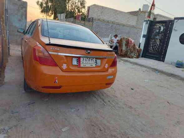 سيارة كرانت مديل 2013
تخم تاير + تبريد و تدفئه 
محور كورله  السنويه لسنة 27 ياله تسقط 
و اذا موجود سيارة مراوس مقبول مراوس 
للتواصل على رقم الهاتف ***********
