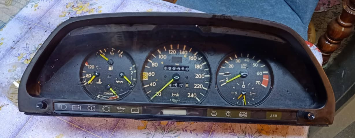 السلام عليكم دشبول مال جامنبوا 91 ديكور امامي هو والشمسيات كفرات تكم الامامي والوسطي مال حزام  وكفرات خلفية 
غرفة صندوق زولية يدات نيكل ابواب داخلية واكو نواعم لاتصال ***********
