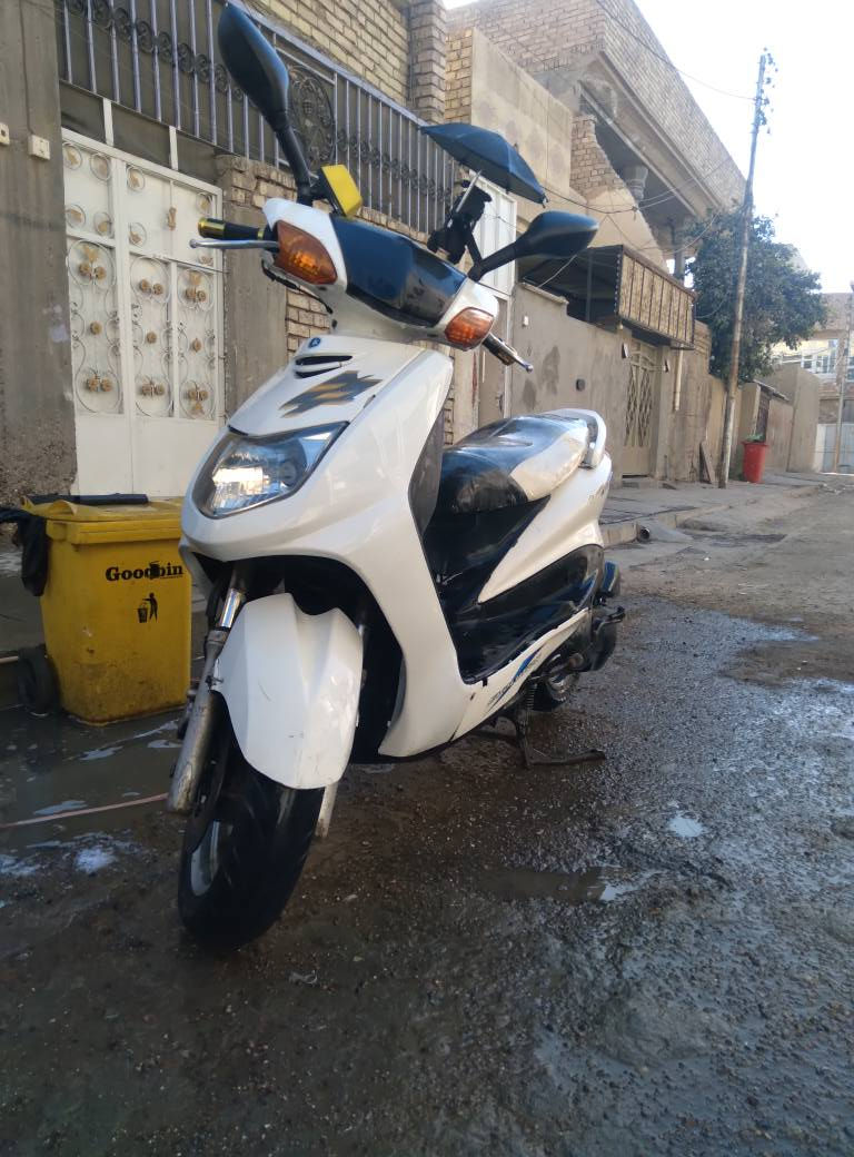 السلام عليكم
سكنس 110 ياباني 

كهربائيات كلها شغاله 
لايت عالي ناصي زنون + نشرة احمر + بنفسجي 
هندر + سلف جديد 
باتري جديد ماركة HIS
ستاند كهربائي + هورن
ام بي ثري 

سعر 400 و بيها مجال حك جيه 
مكاني شعلة - مقابل مستشفى شعلة (مستشفى باقر الحكيم)
رقم ***********
