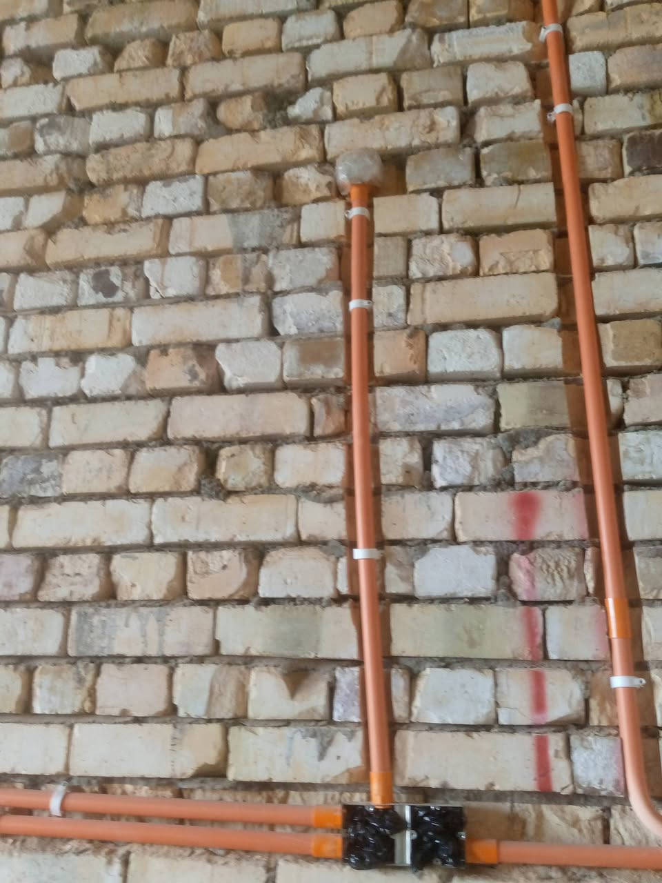 كهربائيّ تأسيس بيوت السعر مناسب سعر القطعه 3الف ***********
