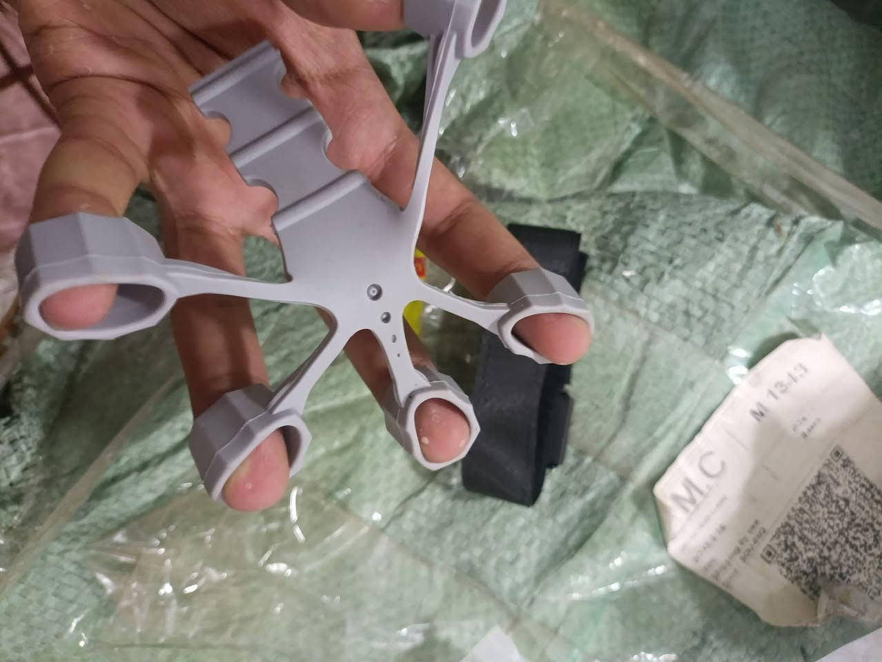 سلام عليكم للبيع 
ما سكات قميص شغل وكوالتي يخبل العدد 1500 
وكف تقوية اصابع شغله كلش حلو والعدد 3500
ابيعهن بيعه وحده واليحب يتفضل خاص واتساب 
وابيع جوه السوك بيعه وحده 
مراسله واتصال ع رقم ***********
