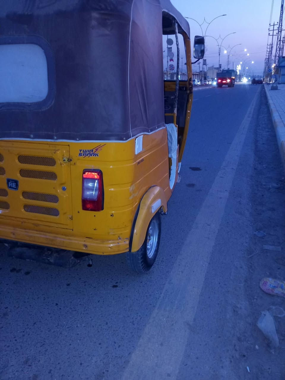 سلام عليكم تكتك للبيع موديل 20كفاله بس دوس معمره رقم بصره لا ظربه ولا معجون شرط شراي نتصل ***********
