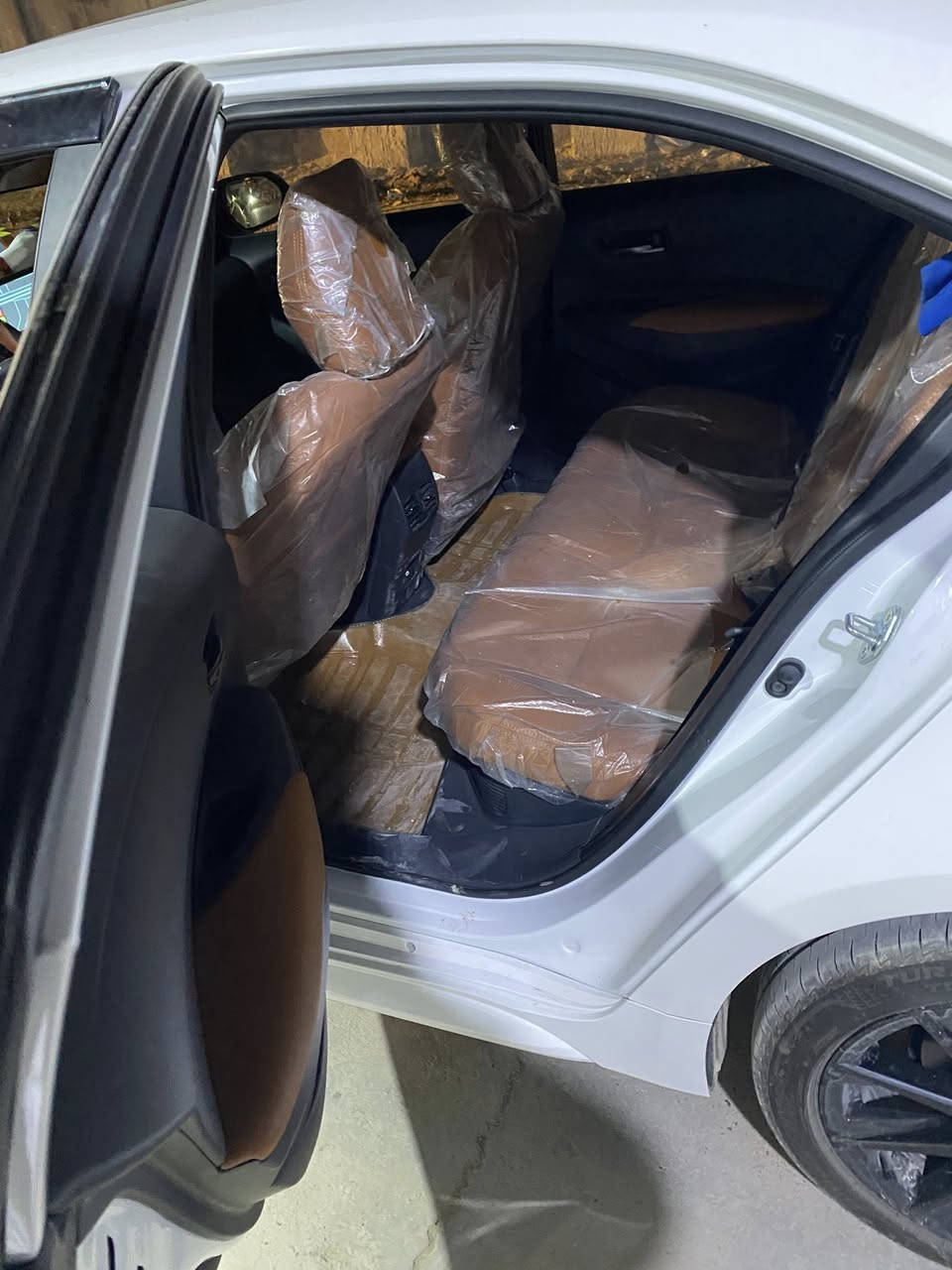 سلام عليكم كورله موديل25  اس بلاك داخل مشمشي مو احمر مواصفات فول اعلى شي بلكورله ماشيه 8000 سياره مكفوله بس الي بسونار موجود  مكان الدوره السعر 164 او بيها مجال بصيط الرقم ***********
