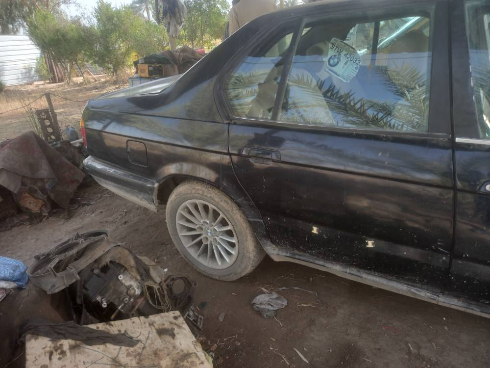 السلام عليكم BMW 735 سياره بلاد كلها مابيها نقص فقط بيها الكير ع D يبوش عRتمشي طبيعي  رقمها بابل صدامي معاملتها كامله وراعيها موجود السياره ارقامها طالعه  مكينه 6 اسلندر حداديه ١٠٠ السياره مال جناي  تدفئه تبريد شغال مكان السياره كربلاء  الاتصال *********** سعر السياره  30 ورقه
