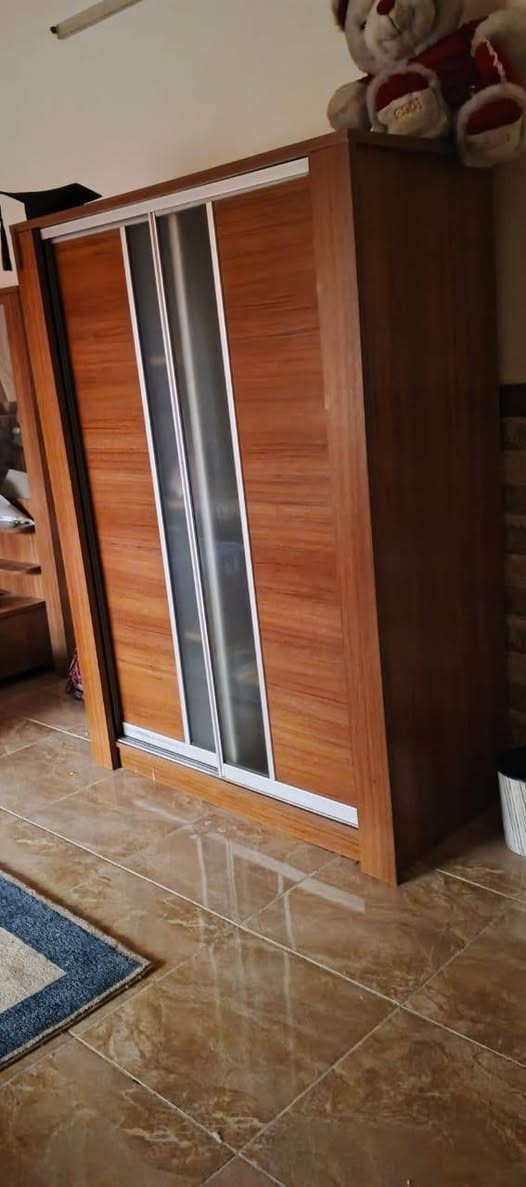 غرفة نوم للبيع السعر بدون الدواشك
100 الف معه دواشك 150
تواصل وات ساب 
***********
