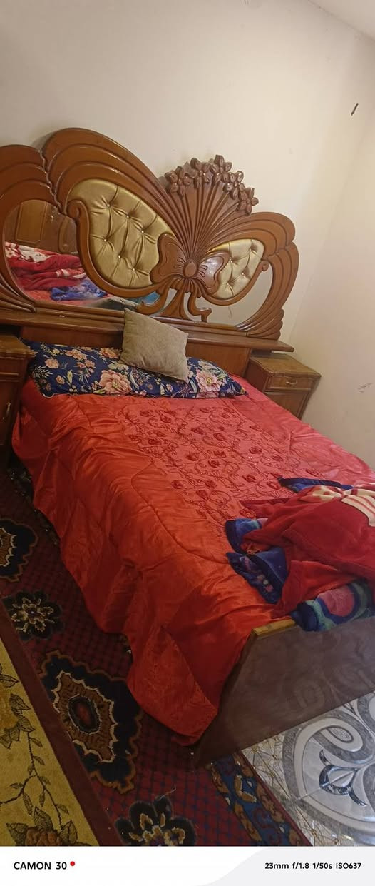 سلام عليكم اخوان
عندي غرفه اخشاب صاج البلوك لبيع 
الغرفه نضيفه وقويه نضافه ٩٠ السعر ٨٥٠ الف 
مكاني بغداد ابو غريب الشهداء متواجد خاص او انتصال 
***********
