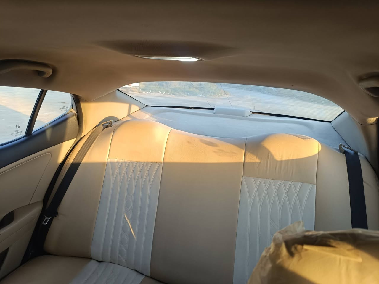 السلام عليكم كيا اوبتيما خليجي 14بسمي
المواصفات شاشه كامرا خلفيه دواره داخل بيجي واسود
كشنات جلد بيجي مكينه 2400دوش
مكينه وكير خير من الله ترايك للموصل
اشاير بالمرايات  تحكم ستيرن ويل كب خمسه سبير مانازل
ضربتها جاملخ امامي ومبدل جديد وطخه جوه قبق البانزين
السعر 125وبيها مجال بيع مستعجل وبعد بيها مواصفات هواي
***********عباس مكاني سوق الشيوخ حي العسكري
