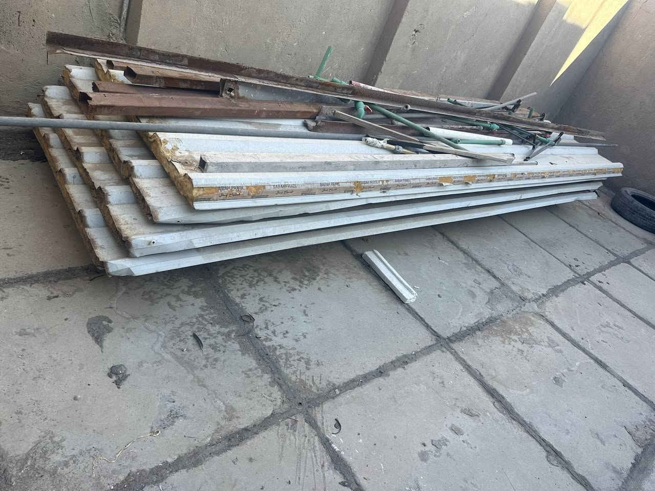 سندويج للبيع 
استخدام سنه 

مكاني بغداد الكرخ 
         
200 الف ابيع شلعه يعني مو ع متر 
الراغب بشراء التواصل ع واتساب ***********
