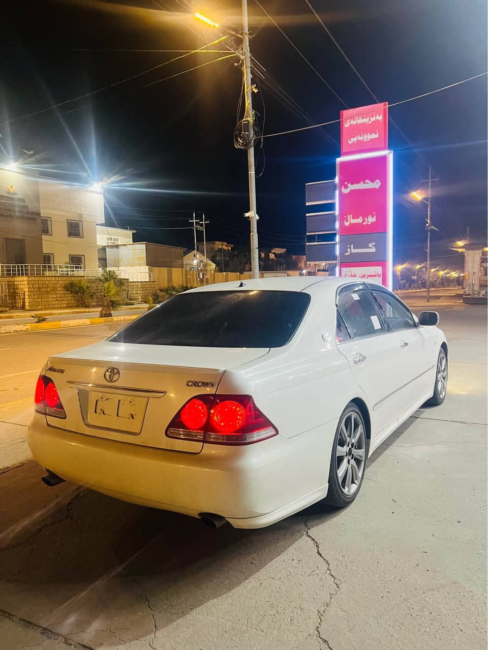 شاهینە 2005  182 بڕاوە ٤ دوگمە کوشن هیتەر کوشن کارەبا سەلاجە پەردە هەموو شتەکانی بەشەر هەمووی ئیشئەکات سەقف بێ بۆیاخ کەڤەر گۆڕاو نیە گێڕو مەکینە بە شەرت ئەتدەمێ. شوێن کۆیە ژم0751 256 37 15 كويسينجاك, أربيل
