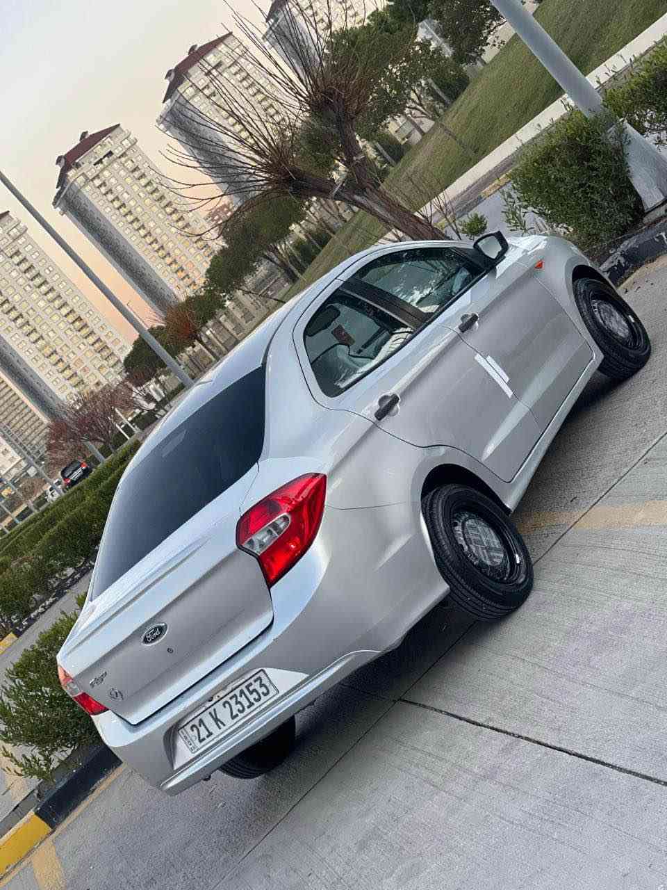 فۆرد فیگۆ ٢٠١٦
گێڕ و مەکینەی نەکراوەتەوە بەشەرت
بۆیاخ یەک پارچە و یەک پەڵە 
بەبێ ناوگرتن   ١٤٠ کم ڕۆیشتوە
سەنەو تازەیە تا ٢٠٣٠
ناونیشان سلێمانی
نرخ ٧٧ گەڵا و معامەلەیەکی کەم
ژم  *********** السليمانية, العراق
