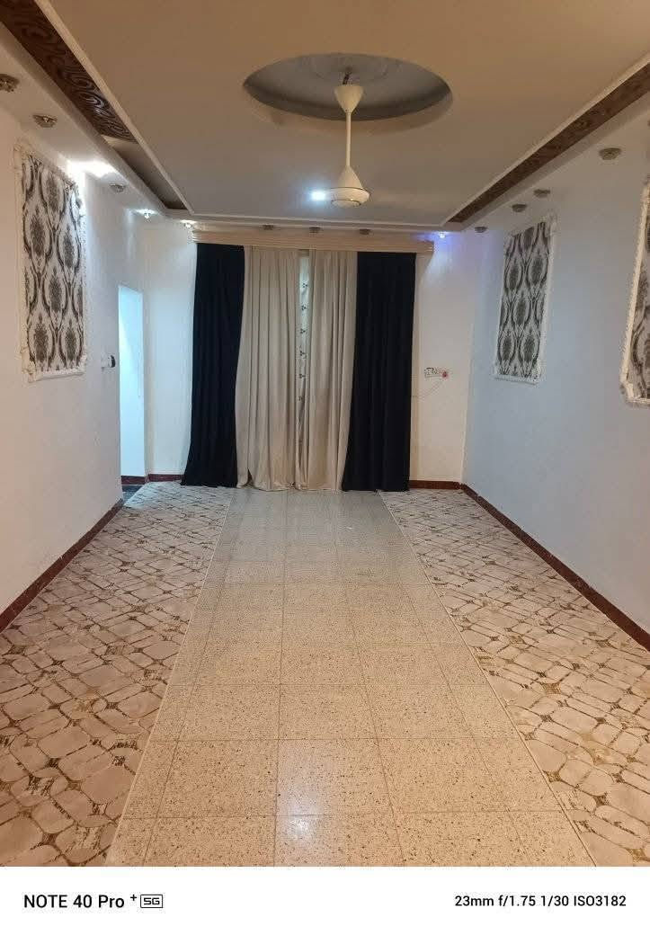 دار للبيع مساحة ٢٠٠م طابو صرف 
واجهة ١٠ م 
غرفتين نوم / صالة / استقبال / مطبخ / صحيات داخلية وخارجية / ممرات 
الموقع / نهاية الوسطاني قرب بيت ابو راسم 
*********** 
للأستفسار اكثر مراجعة مكتب الورد للعقار قرب فلكة الساعة مجاور مكتب الجزيرة مقابيل مطعم طن ملح
