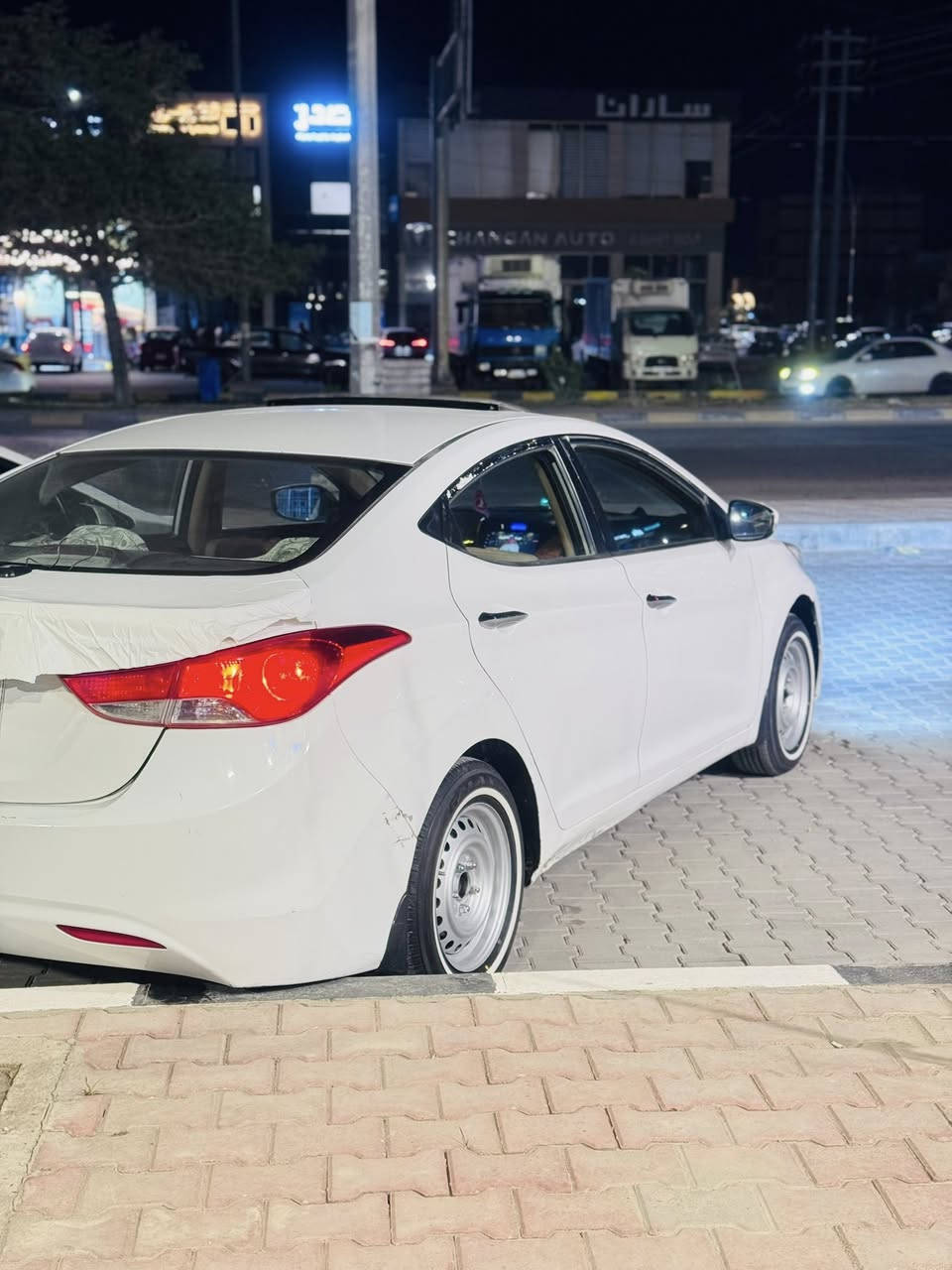 السلام عليكم 
النترا مضلع 2014 وارد خليجي 
كير مكينه مكفولات 
السياره بنيد وباب سايق فقط 
سياره خير من الله ماعايزه شي 
تخم تاير جديد صارله سبوعين
حداديه اماميه نص عمر 
السعر 115 
***********
