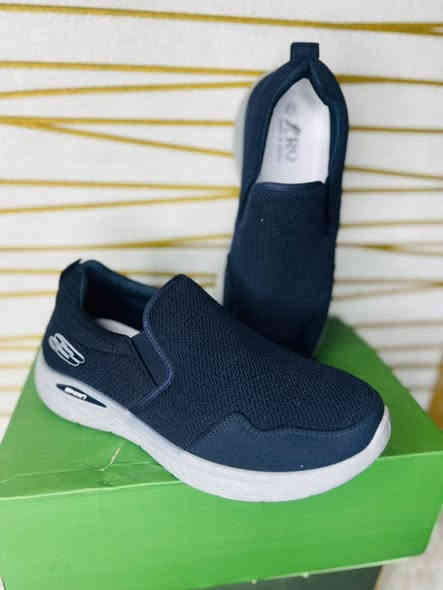 شلعه اسكجر 19قطعه لونين اسود ونيلي قياسات استندر من 41الى45 نظافه 100بل100 السعر ب123الف للحجز والاستفسار ***********
