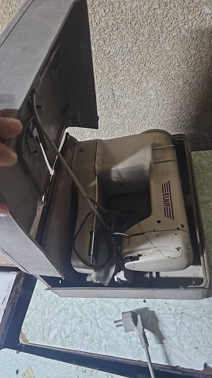 ٣ وفر صناعي ٢ مكاين صناعي و٣ منزلي بيعه وحده مابيع قطع كلهن ب مليون و١٠٠ 
***********

