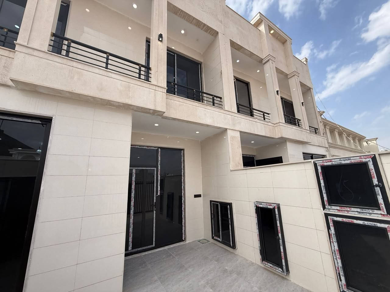 منزلين للبيع في منطقة 8حساروك قريب على شارع كورنيش
بمساحة 125متر+125متر
كل بيت يتكون من 
4غرف نوم 
استقبال 
صاله 
مطبخ
للستفسار اكتر:-***********_***********
كود 6و90
6و90
#بيع_و_شراء_عقارات_مقاولات_ #كوردستان_العراق_اربيل_دهوك_زاخۆ #بسعرمناسب_جدا #الشعب_الصيني_ماله_حل😂😂 #مشاهير_تيك_توك
