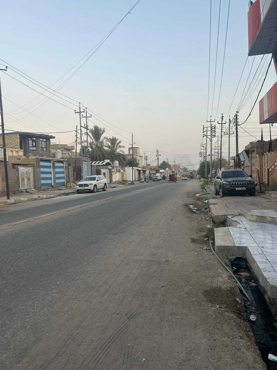 الدار للايجار المساحة ١٥٠ متر 
شارع السايلو الرئيسي مباشرة 
يتكون من غرفة نوم. مطبخ. استقبال. مجموعة صحية داخلية . مجموعة صحية خارجيه كراج سيارة مع مخزن صغير  مبلغ الايجار ٢٥٠ الف غير قابل للتفاوض 
***********
