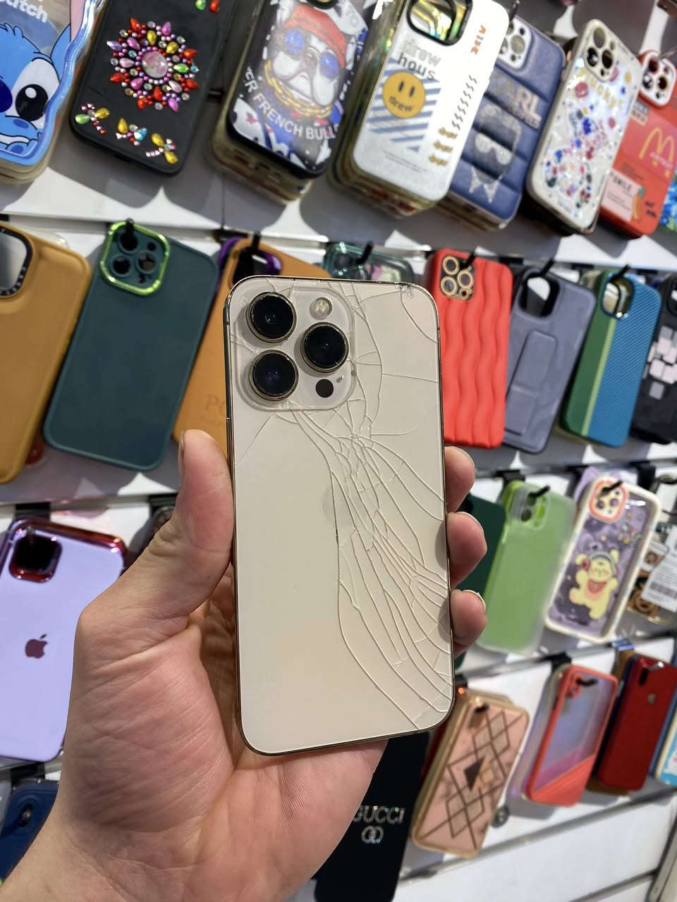 ئایفۆن ١٣ پرۆۆ

١٢٨ گیگا 
پاتری ١٠٠ گۆراوە

شاشەی شوختی هەیە پشتی شکاوە
ما باقی زەمان

نرخیشی ٢٦٥ دۆلار مەحامەلە

گەیاندن هەیە


**إذا كنت صاحب هذا الإعلان وتريد حذفه لأي سبب، رجاءا أرسل رسالة إلى الدعم الفني**