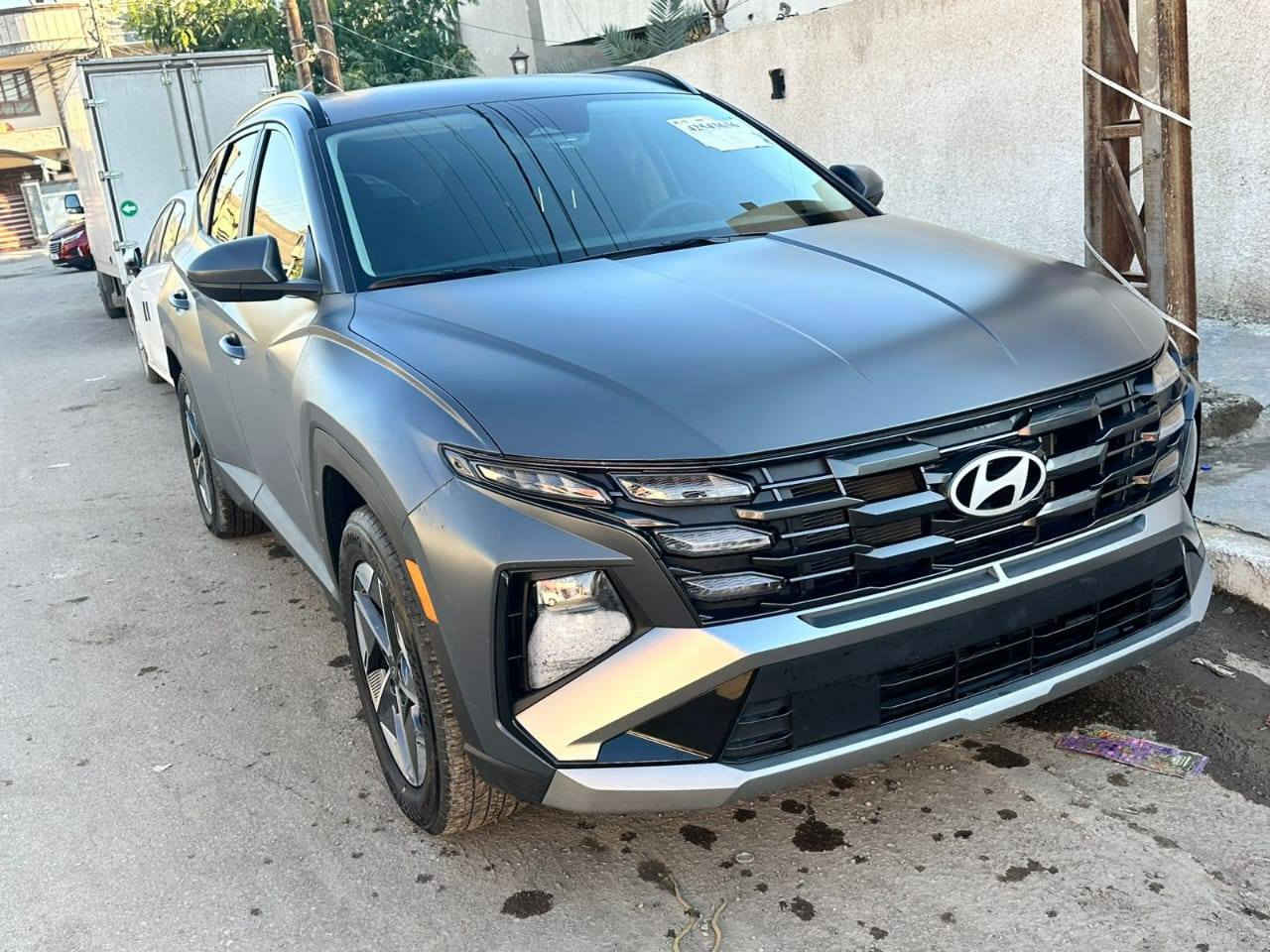 السلام عليكم اخواني الاعزاء...
توسان ٢٠٢٥ وارد امريكي للبيع او المراوس بأقل وحادثها موجود بالصور دخول جديد..

السيارة مواصفات SEL...

بدون رقم ..

السيارة ماشية ٧.٠٠٠ .

صندوق كهرباء يفتح عند التقرب من الصندوق..

شاحن وايرليس..

تحكم استيرن كامل..

مقاعد كهرباء وتدفئة بالكشنات الامامية...

بصمة وهاندبريك دكمة..

رسالة ترحيب عند التقرب من السيارة...

رادار امامي وجانبي وكاميرا خلفية..

شاشة امامية ٢٤ انج..

محرك ٢.٥٠٠..

ويل كب ١٨...

ويعد بيها مواصفات...

السيارة مكانها الدورة شارع ابو طيارة..

السعر ٢٠.٠٠٠ دولار  يعني ٢٠٠

للاتصال او واتساب / ***********
