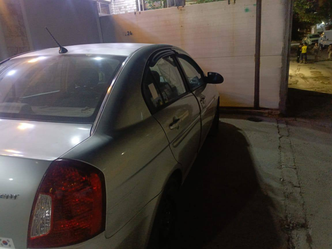 السلام عليكم اكسنت ٢٠٠٦ امريكي مصبوغه احزام مكينه وكير نضيفات 
شاشه وكامره شادلها باسمي سياره نضيفه 
خير من الله 
سعرها ٧٢ ورقه وبيها مجال   
 ***********
