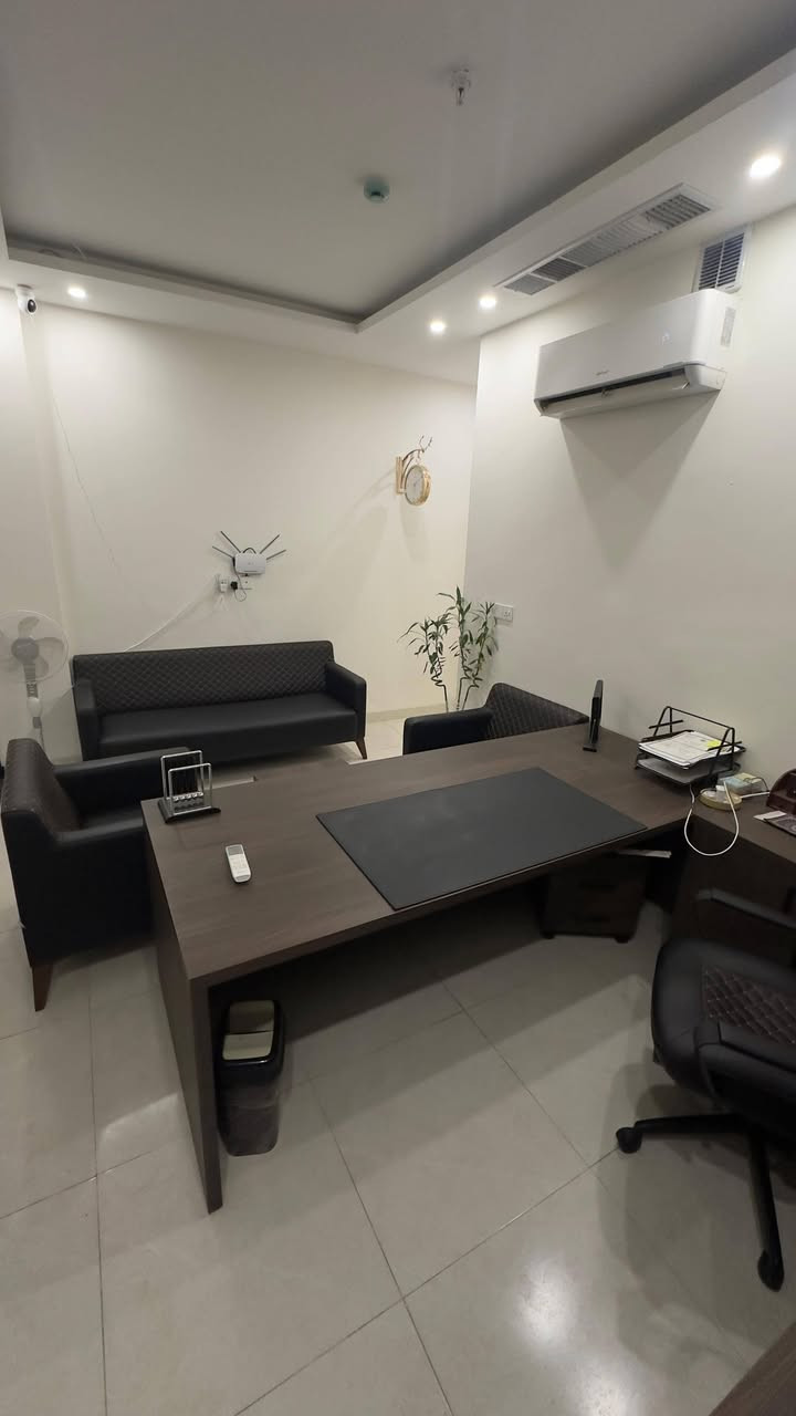 ✨ للبيع أثاث مكتبي فاخر – أربيل ✨
أثاث راقٍ بحالة ممتازة، محافظ عليه بعناية، يتميز بالأناقة والجودة، مناسب للمكاتب والشركات الراقية.
📩 للتواصل والاستفسار  (للجادين فقط).
***********
